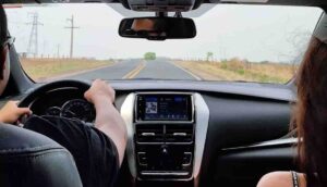 Apprécier de la musique dans sa voiture